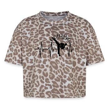 Puls Kick Kampfsport fighter Karate Symbol Dojo - Boxy Leo Frauen Premium Organic T-Shirt - Leopard print - Vorne - AI Model Female 172 dark (172cm)