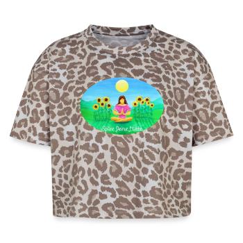 Gleichklang - Août 2025 - Sonja Ariel von Staden - T-shirt boxy femme léopard premium - Leopard print - Devant - AI Model Female 172 dark (172cm)