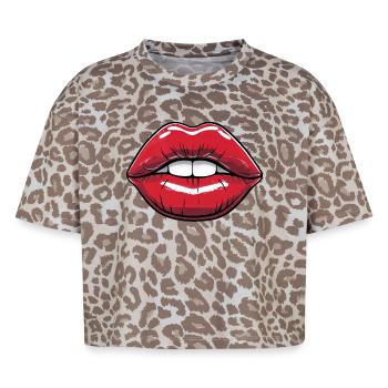 Kussmund Comic-Style Lippe Rot - Boxy Leo Frauen Premium Organic T-Shirt - Leopard print - Vorne - AI Model Female 172 dark (172cm)
