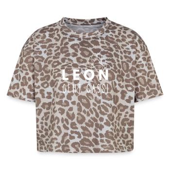 Leon geht Gassi Namensshirt Hundepfote Hundeleine - Boxy Leo Frauen Premium Organic T-Shirt - Leopard print - Vorne - AI Model Female 172 dark (172cm)