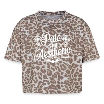 Typographie esthétique pâle de chauve-souris - T-shirt boxy femme léopard premium - Leopard print - Devant - AI Model Female 172 dark (172cm)