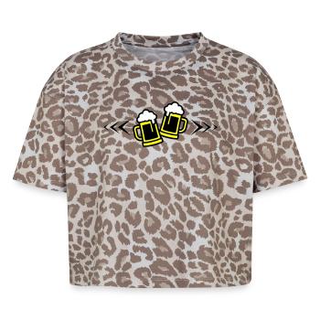 Bier Anstoßen Symbol Bierkrug - Boxy Leo Frauen Premium Organic T-Shirt - Leopard print - Vorne - AI Model Female 172 dark (172cm)