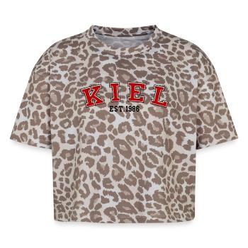 Kiel Fondé en 1986 - T-shirt boxy femme léopard premium - Leopard print - Devant - AI Model Female 172 dark (172cm)