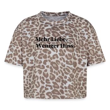 Mehr Liebe Weniger Hass Statement Spruch - Boxy Leo Frauen Premium Organic T-Shirt - Leopard print - Vorne - AI Model Female 172 dark (172cm)