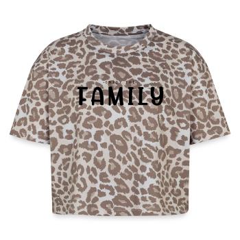 Profitez de la famille - T-shirt boxy femme léopard premium - Leopard print - Devant - AI Model Female 172 dark (172cm)