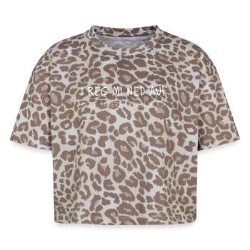 I reg mi ned on dialect funny saying - Boxy Leo Women's Premium Organic T-Shirt - Leopard print - Front - AI Model Female 172 dark (172cm)