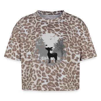 Rehkitz mit Schmetterling - Boxy Leo Frauen Premium Organic T-Shirt - Leopard print - Vorne - AI Model Female 172 dark (172cm)