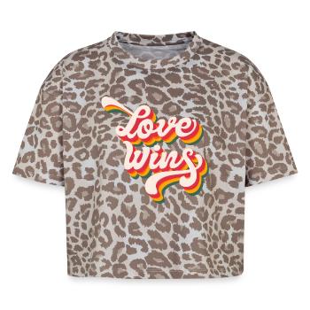 Mois de la fierté LGBTQ - Love Wins - T-shirt boxy femme léopard premium - Leopard print - Devant - AI Model Female 172 dark (172cm)