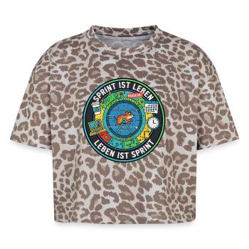 Le sprint, c’est la vie : des zombies agiles dans la roue des hamsters - T-shirt boxy femme léopard premium - Leopard print - Devant - AI Model Female 172 dark (172cm)