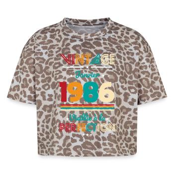 Anniversaire 40 ans - Vintage - Janvier 1986 - T-shirt boxy femme léopard premium - Leopard print - Devant - AI Model Female 172 dark (172cm)