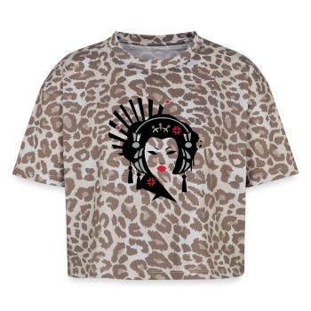 Geisha with headphones - Boxy Leo Women's Premium Organic T-Shirt - Leopard print - Front - AI Model Female 172 dark (172cm)
