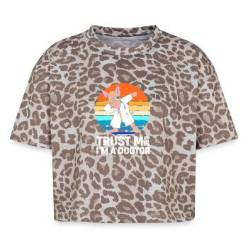 Tierarzt Tiermedizin Veterinär Tierärztin - Boxy Leo Frauen Premium Organic T-Shirt - Leopard print - Vorne - AI Model Female 172 dark (172cm)