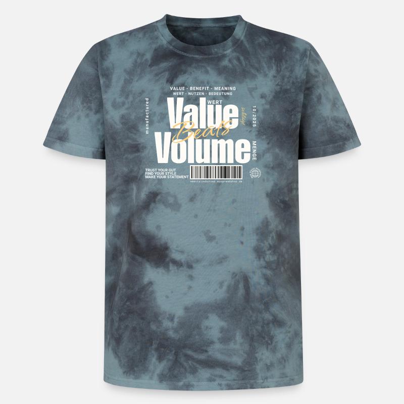 Value Beats Volume – Statement Design (Dunkel) - Unisex Premium Tie Dye T-Shirt - Schwarz/Blau