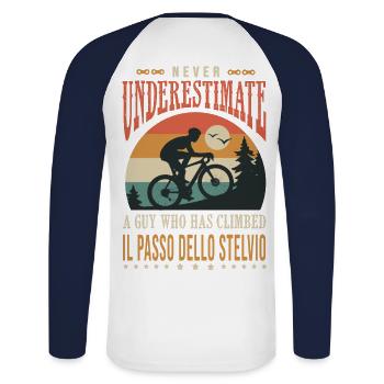 ein Typ, der Il passo dello Stelvio velo bestiegen hat - Unisex Baseballshirt langarm - Weiß/Navy - Hinten - Nik (191cm)