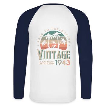 1943 Vintage Geburtstagsgeschenk 1943 - Unisex Baseballshirt langarm - Weiß/Navy - Hinten - Nik (191cm)