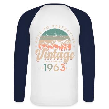 1963 Jahrgangsjubiläum 60 Jahre - Unisex Baseballshirt langarm - Weiß/Navy - Hinten - Nik (191cm)