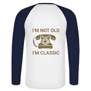 Je ne suis pas vieux, je suis classique - T-shirt baseball manches longues Homme - blanc/marine - Dos - Nik (191cm)