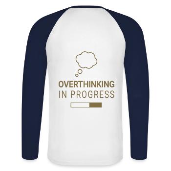 Overthinking in progress - Unisex Baseballshirt langarm - Weiß/Navy - Hinten - Nik (191cm)