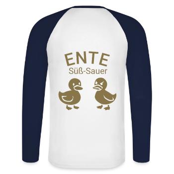 Ente süß-sauer - Unisex Baseballshirt langarm - Weiß/Navy - Hinten - Nik (191cm)