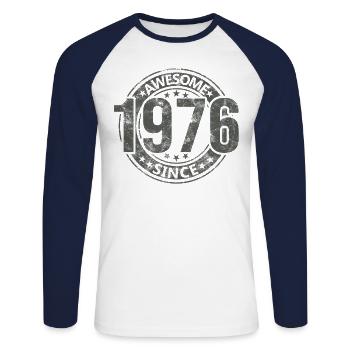 Awesome Since Jahrgang 1976 Retro Geburtstag - Unisex Baseballshirt langarm - Weiß/Navy - Vorne - Nik (191cm)