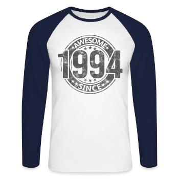 Awesome Since Jahrgang 1994 Retro Geburtstag - Unisex Baseballshirt langarm - Weiß/Navy - Vorne - Nik (191cm)