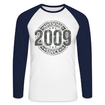 Awesome Since Jahrgang 2009 Retro Geburtstag - Unisex Baseballshirt langarm - Weiß/Navy - Vorne - Nik (191cm)
