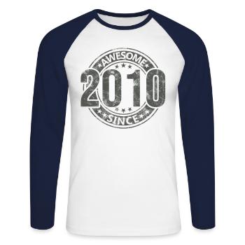 Awesome Since Jahrgang 2010 Retro Geburtstag - Unisex Baseballshirt langarm - Weiß/Navy - Vorne - Nik (191cm)