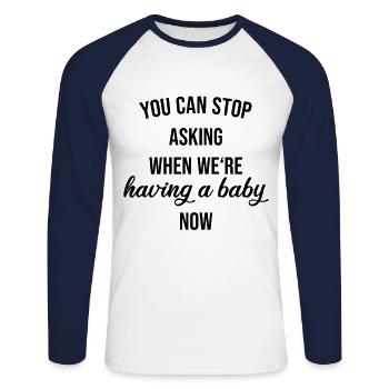 Pregnant pregnancy baby gift - Unisex Long Sleeve Baseball T-Shirt - white/navy - Front - Nik (191cm)