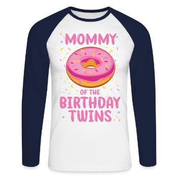 Maman des jumeaux d’anniversaire - T-shirt baseball manches longues Homme - blanc/marine - Devant - Nik (191cm)