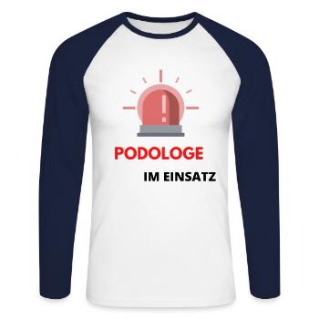 Podologe im Einsatz | Spruch Motiv Podologie - Unisex Baseballshirt langarm - Weiß/Navy - Vorne - Nik (191cm)