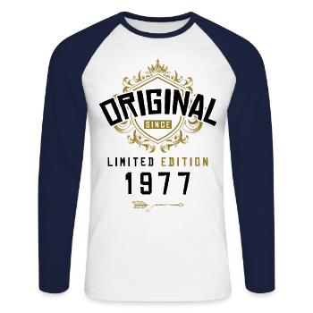 1977 limited edition Geburtstag - Unisex Baseballshirt langarm - Weiß/Navy - Vorne - Nik (191cm)