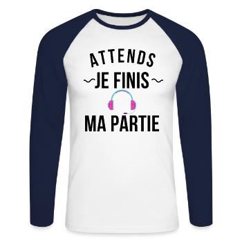 Attends Je Finis ma Partie - T-shirt baseball manches longues Homme - blanc/marine - Devant - Nik (191cm)
