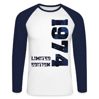 Galaxis Limited Edition 1974 50. Geburtstag - Unisex Baseballshirt langarm - Weiß/Navy - Vorne - Nik (191cm)