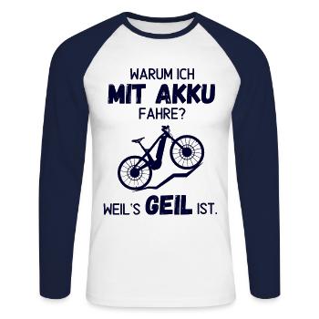 Warum ich mit Akku fahre? - Unisex Baseballshirt langarm - Weiß/Navy - Vorne - Nik (191cm)