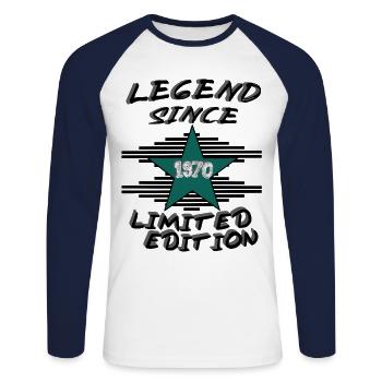 LEGEND SINCE 1970, wahre Legenden - Unisex Baseballshirt langarm - Weiß/Navy - Vorne - Nik (191cm)