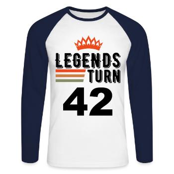 42 Anniversaire, les légendes ont 42 ans - T-shirt baseball manches longues Homme - blanc/marine - Devant - Nik (191cm)