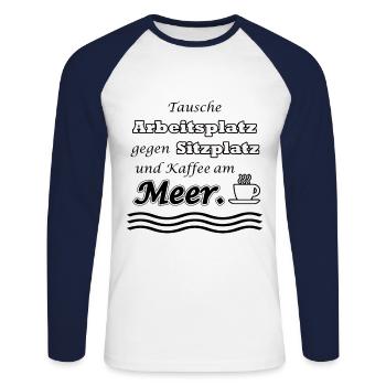 Meer und Kaffee Spruch | Yolo- Artwork - Unisex Baseballshirt langarm - Weiß/Navy - Vorne - Nik (191cm)