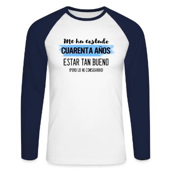 Me Ha Costado Cuarenta Años Estar Tan Bueno, - T-shirt baseball manches longues Homme - blanc/marine - Devant - Nik (191cm)