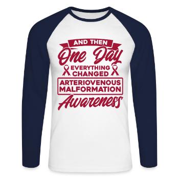 Malformation artérioveineuse de soutien artériove - T-shirt baseball manches longues Homme - blanc/marine - Devant - Nik (191cm)