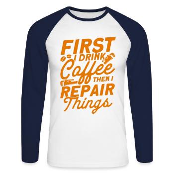 Erst trinke ich Kaffee dann repariere ich Dinge Kl - Unisex Baseballshirt langarm - Weiß/Navy - Vorne - Nik (191cm)