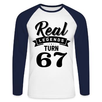Real Legends fête ses 67 ans, 67 ans - T-shirt baseball manches longues Homme - blanc/marine - Devant - Nik (191cm)