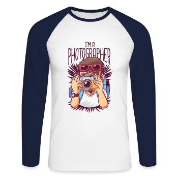 Dessin de photographe - Cadeau d’Illustrations - T-shirt baseball manches longues Homme - blanc/marine - Devant - Nik (191cm)