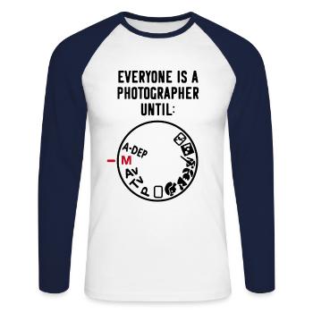 Photographe Photographie Photo Proverbes Manuellement Noir - T-shirt baseball manches longues Homme - blanc/marine - Devant - Nik (191cm)