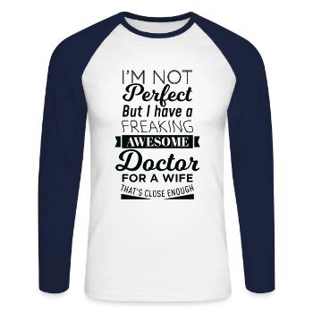 Ma femme géniale effrayante est une conception de médecin - T-shirt baseball manches longues Homme - blanc/marine - Devant - Nik (191cm)
