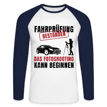 Fahrschule Fahrprüfung Bestanden Fotoshooting Kann - Unisex Baseballshirt langarm - Weiß/Navy - Vorne - Nik (191cm)