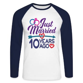 Gerade geheiratet vor 10 Jahren, 10. Hochzeitstag - Unisex Baseballshirt langarm - Weiß/Navy - Vorne - Nik (191cm)