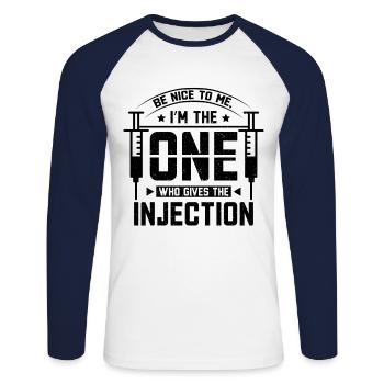 L’infirmière administre l’injection - T-shirt baseball manches longues Homme - blanc/marine - Devant - Nik (191cm)