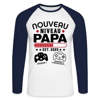 Nouveau niveau papa 2023 - Cadeau Futur Papa Gamer - T-shirt baseball manches longues Homme - blanc/marine - Devant - Nik (191cm)