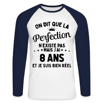 J'ai 8 Ans et je suis bien réel - perfection - T-shirt baseball manches longues Homme - blanc/marine - Devant - Nik (191cm)