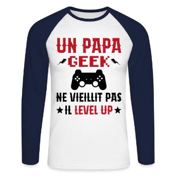 Un Papa Geek Ne Vieillit Pas Il Level Up - T-shirt baseball manches longues Homme - blanc/marine - Devant - Nik (191cm)